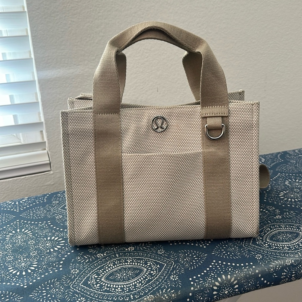 Lululemon purse
